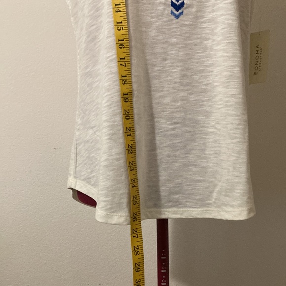 Sonoma Life+Style sleeveless cream tee size L with blue embroidery 60%cotton - Picture 3 of 8